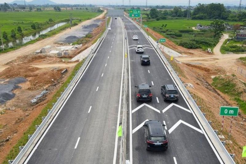 Hinh anh xe chay nhanh tren duong cao toc tu Ha Noi den Hai Phong the hien thoi gian di chuyen ngan nhat